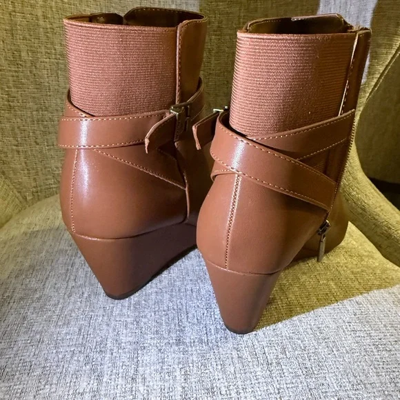 NWT Kenneth Cole Reaction Women’s Emmie Brown Wedge Boot Size 9 - Picture 8 of 13